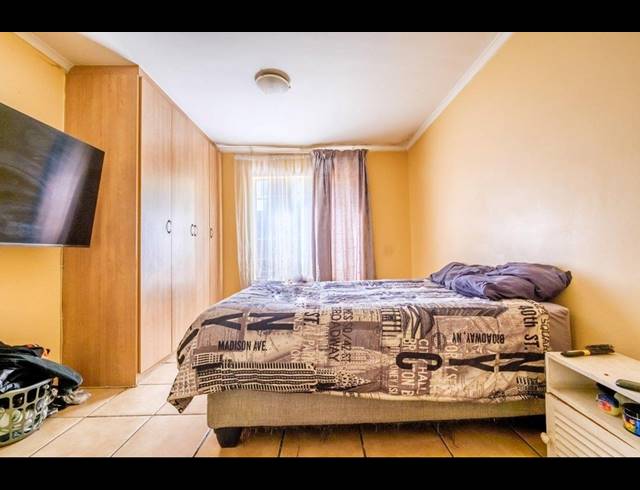 2 BEDROOM TOWNHOUSE FOR SALE IN CASTLEVIEW